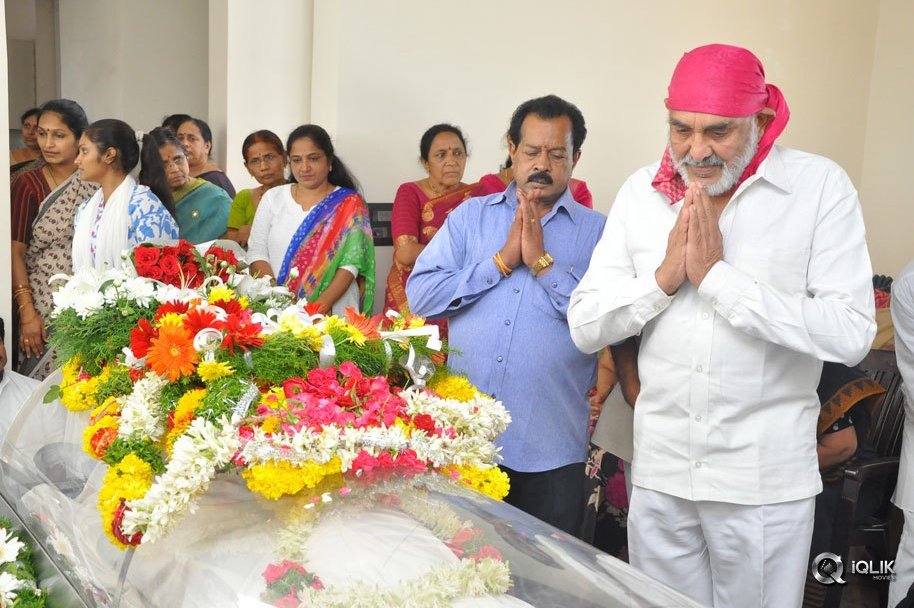 Celebs-Pay-Condolences-to-C-Narayana-Reddy
